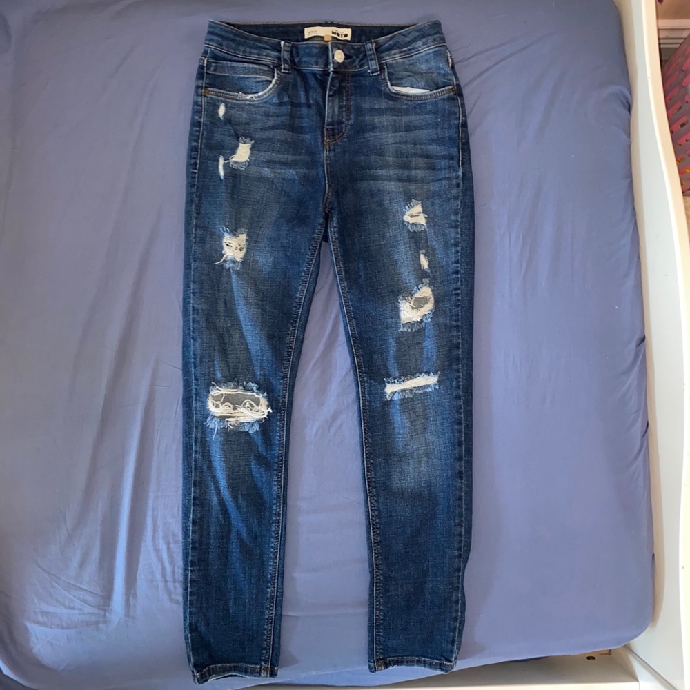 High waisted dark blue jeans